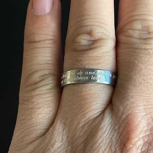 Pre-owned engraved letter promise ring size 9 - Picture 7 of 8